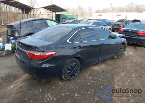 2016 Toyota Camry Le z USA, uszkodzony, nr VIN 4T1BF1FK1GU229260
